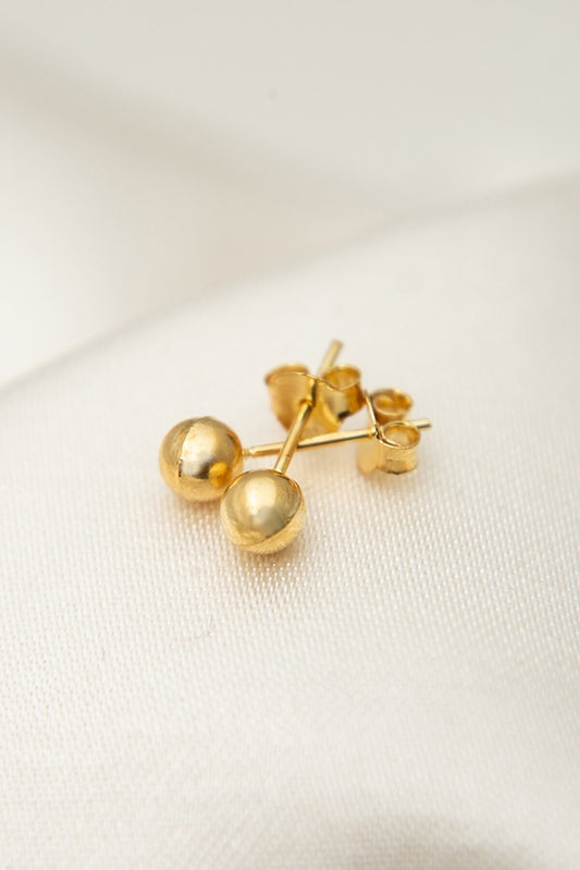 MINIMALIST STUD EARRINGS