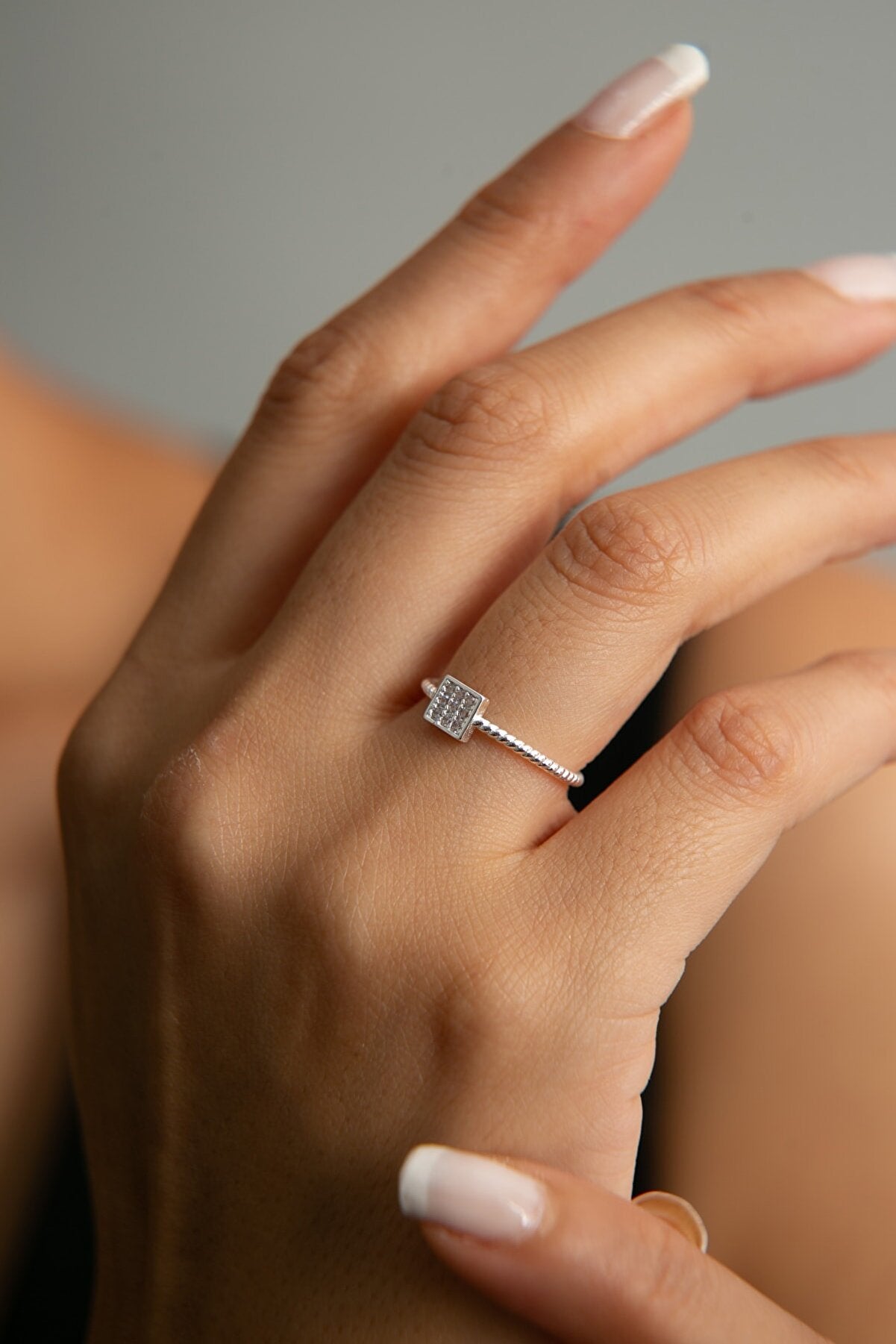 TWISTED SQUARE RING