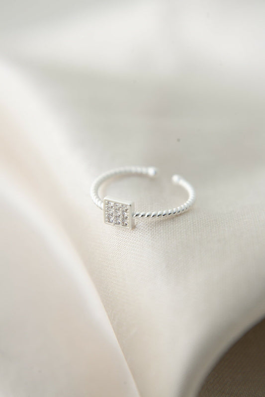 TWISTED SQUARE RING