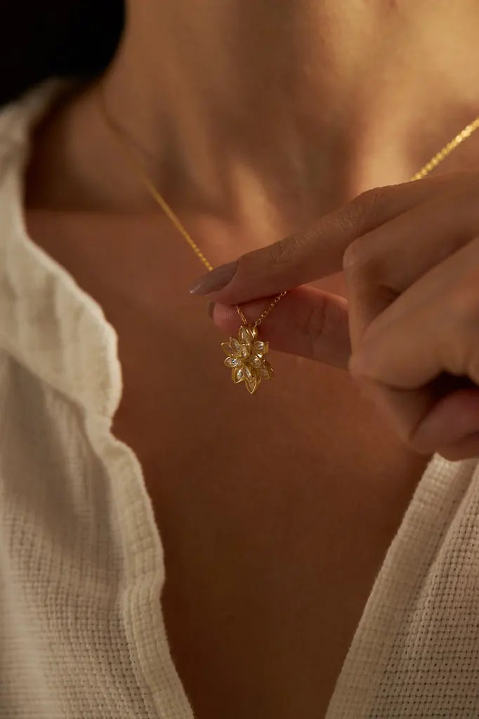 SACRED LOTUS HALSKETTE