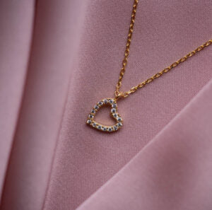 LOVELY ARMBAND