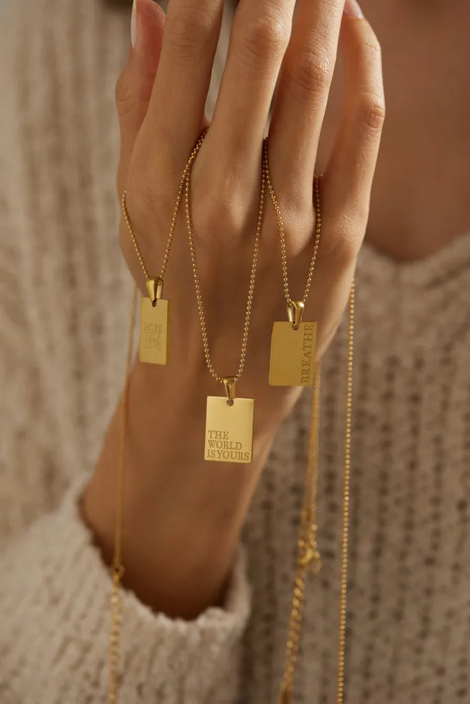 Halskette mit Aufschrift