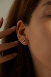 LOVELY OHRSTECKER