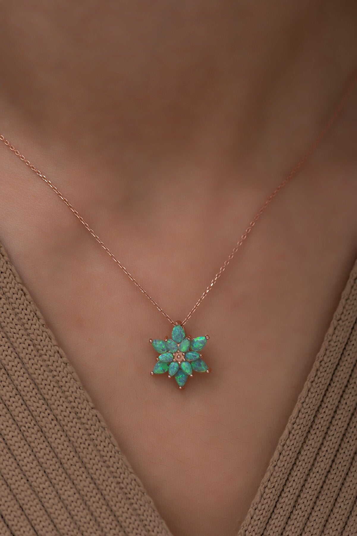 WILDFLOWER GREEN NECKLACE