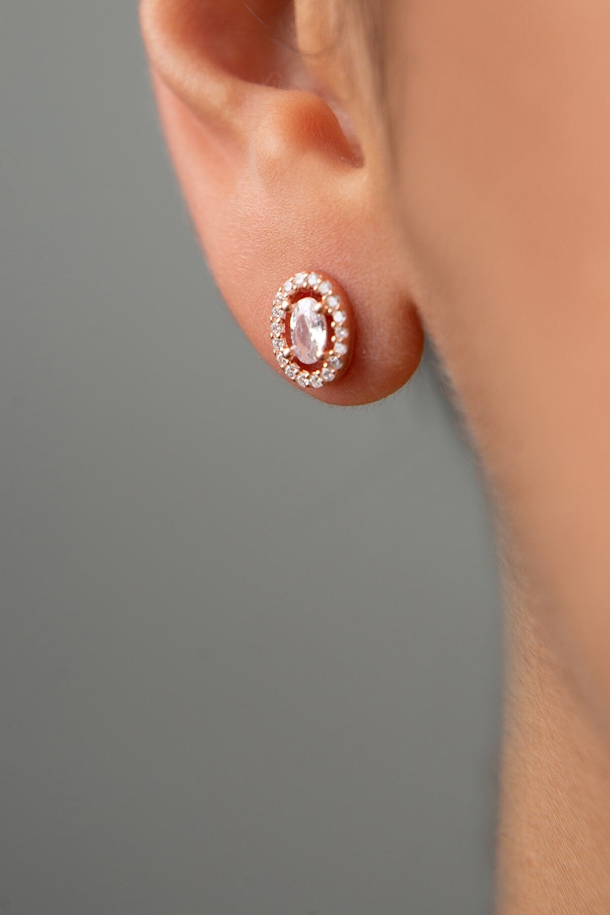 TRUE STUD EARRINGS