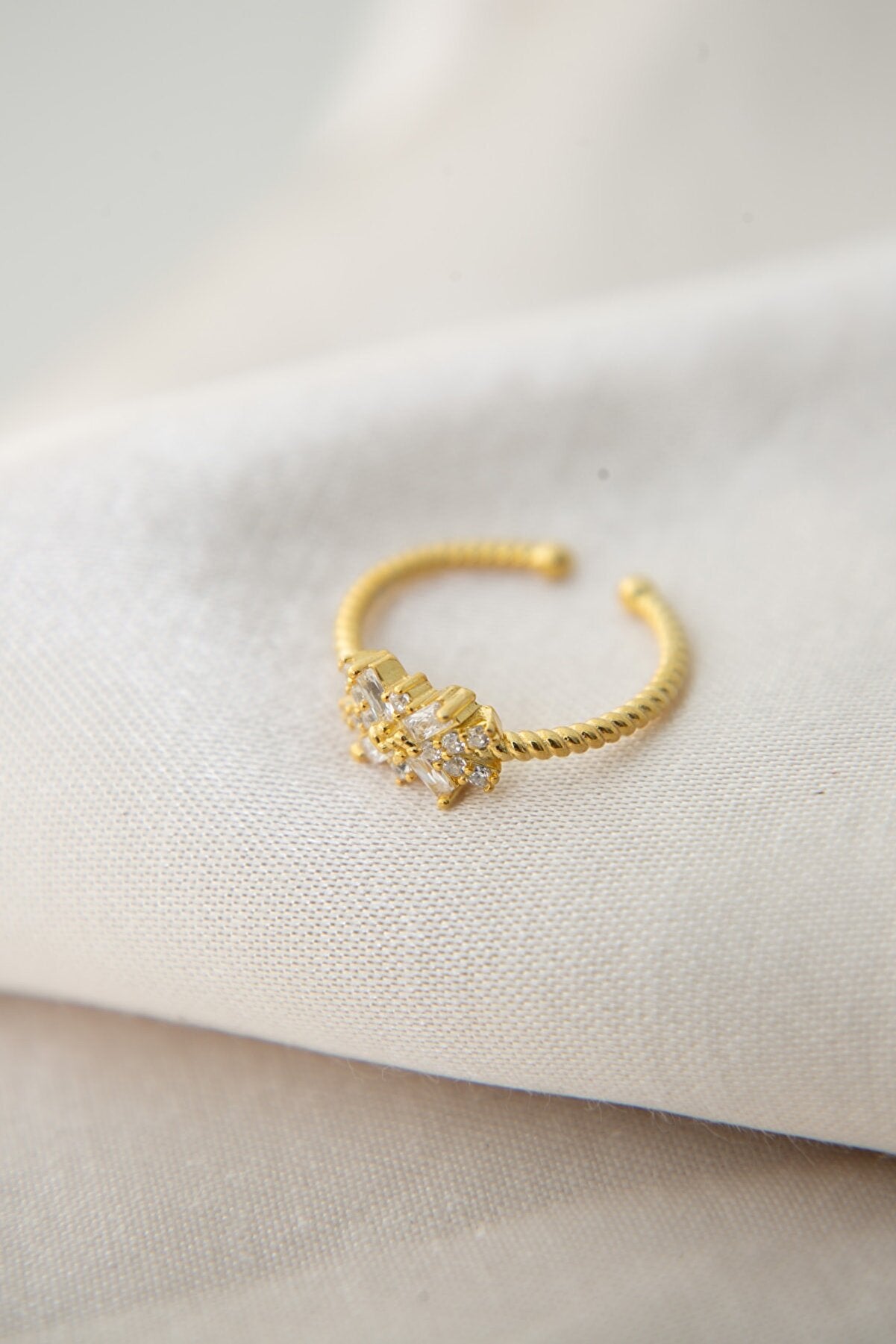 CRYSTAL TWISTED GOLD RING