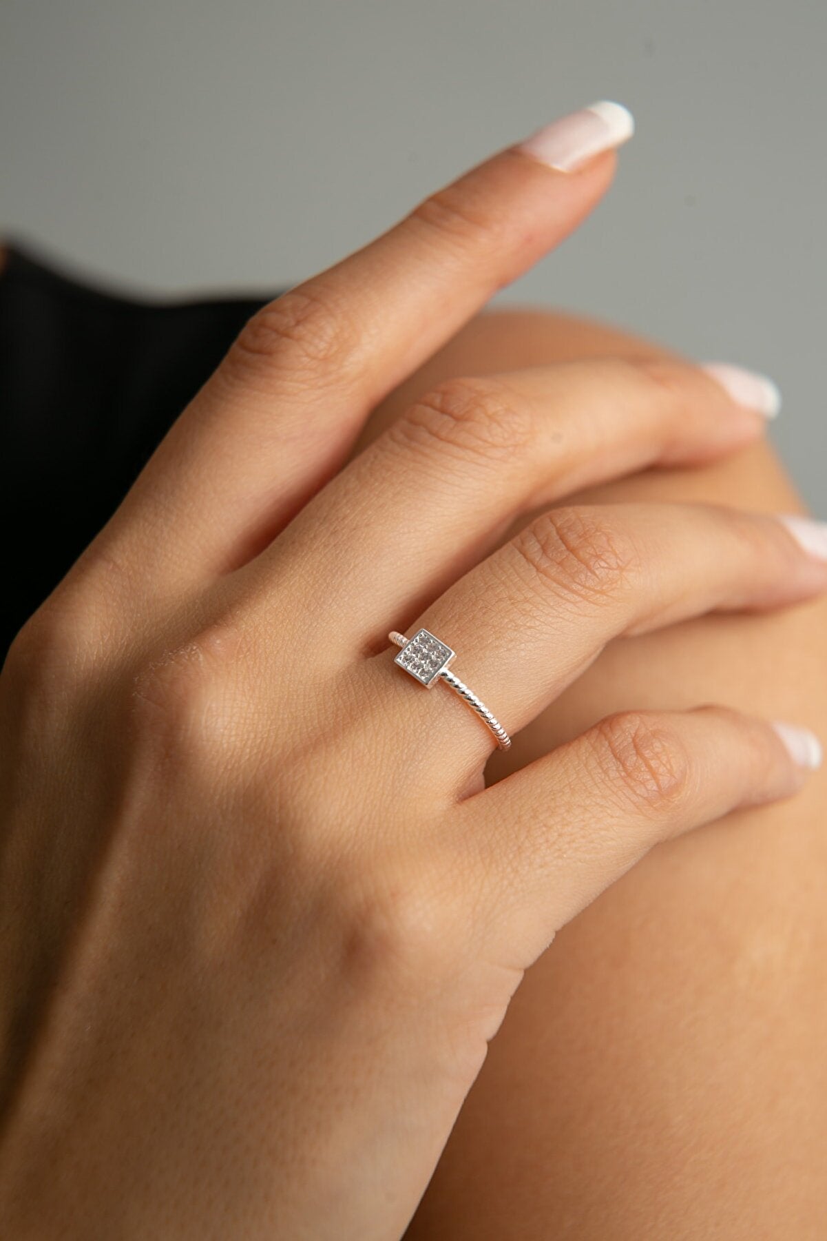 TWISTED SQUARE RING