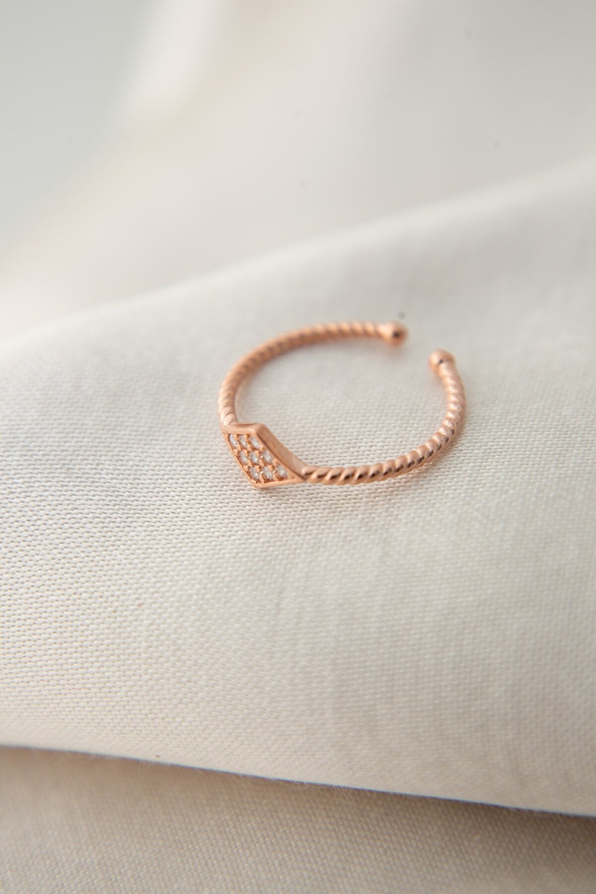 TWISTED SYMBOLS RING