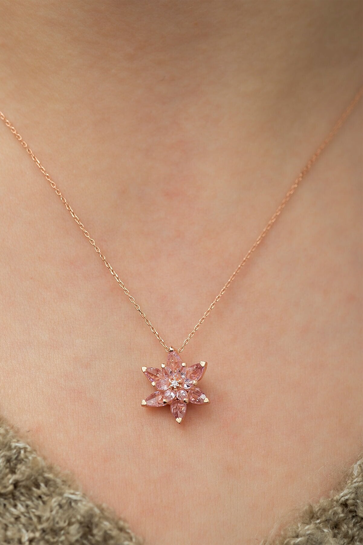 WILDFLOWER DAHLIA NECKLACE