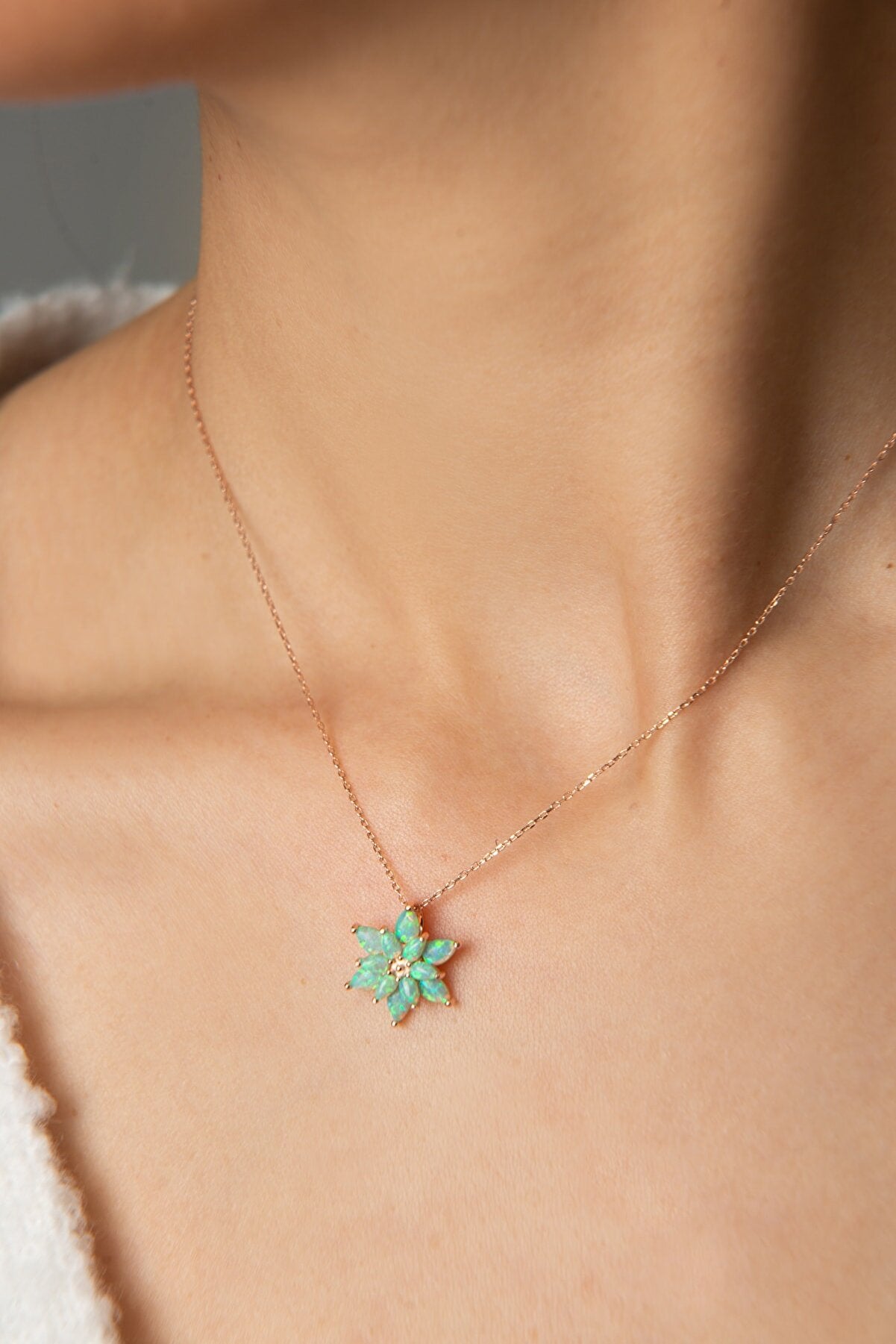WILDFLOWER GREEN NECKLACE