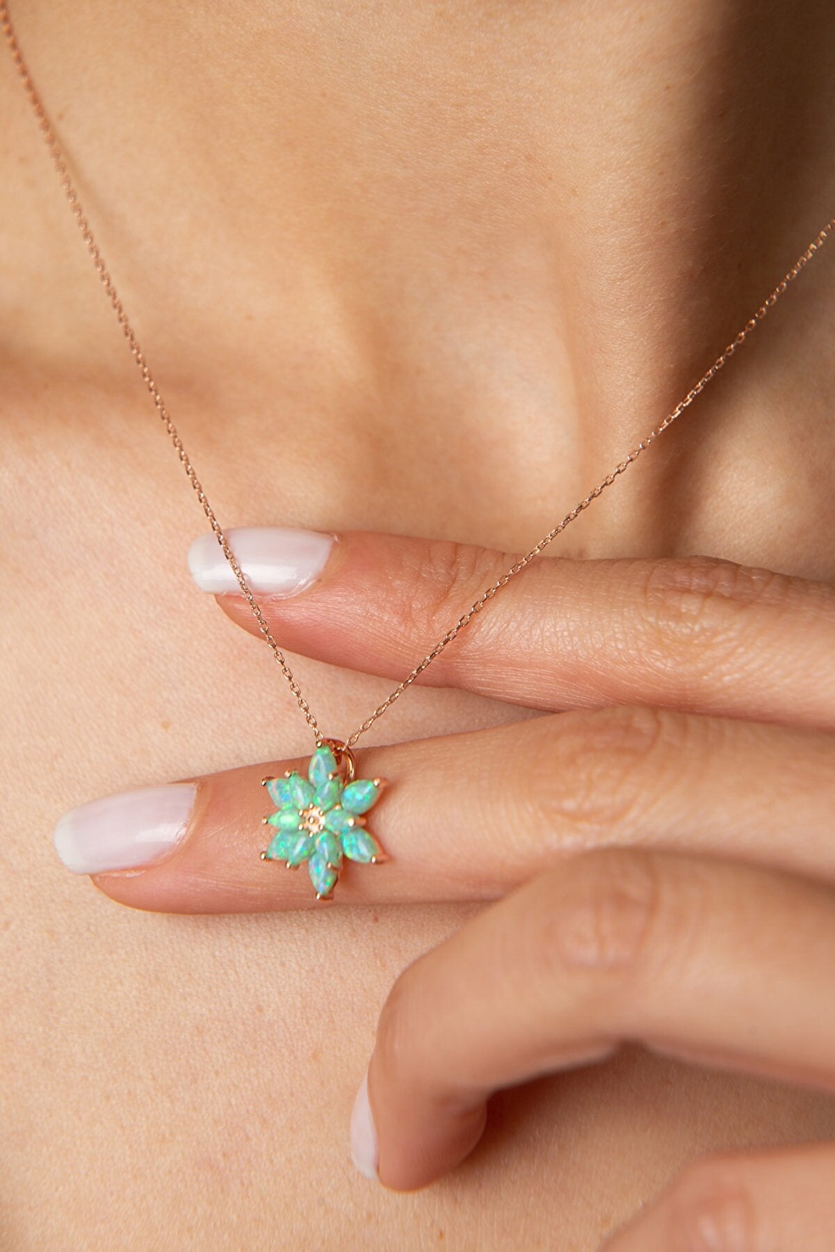 WILDFLOWER GREEN NECKLACE